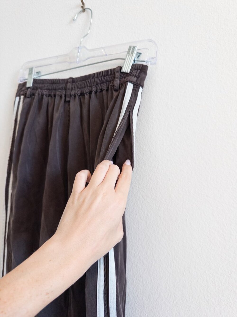 DONNI Twill Pleated Stripe Pants in Brown and White, Size Medium - Picture 11 of 12
